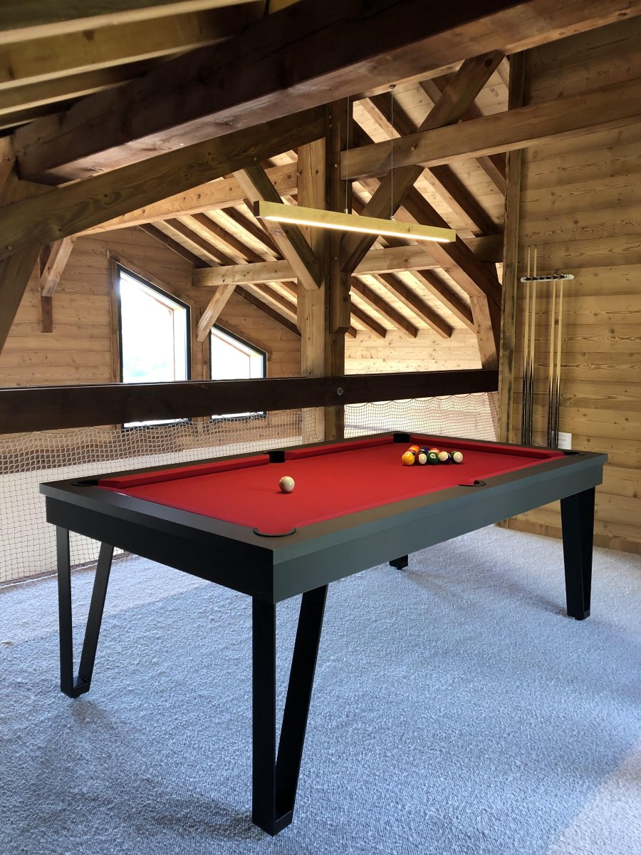 Un espace jeu (billard, jeux vidéo, jeux de société)